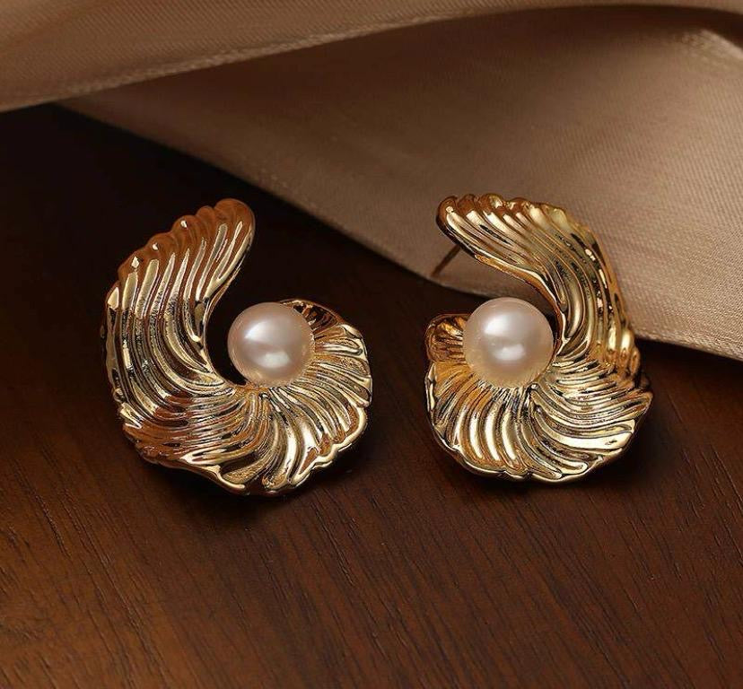 Spiral swirl gold earrings with central pearl