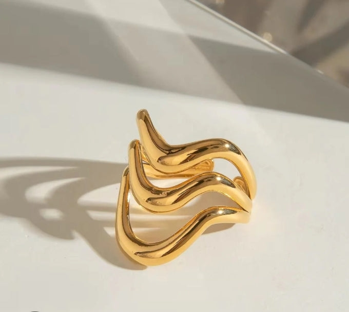Waves Ring