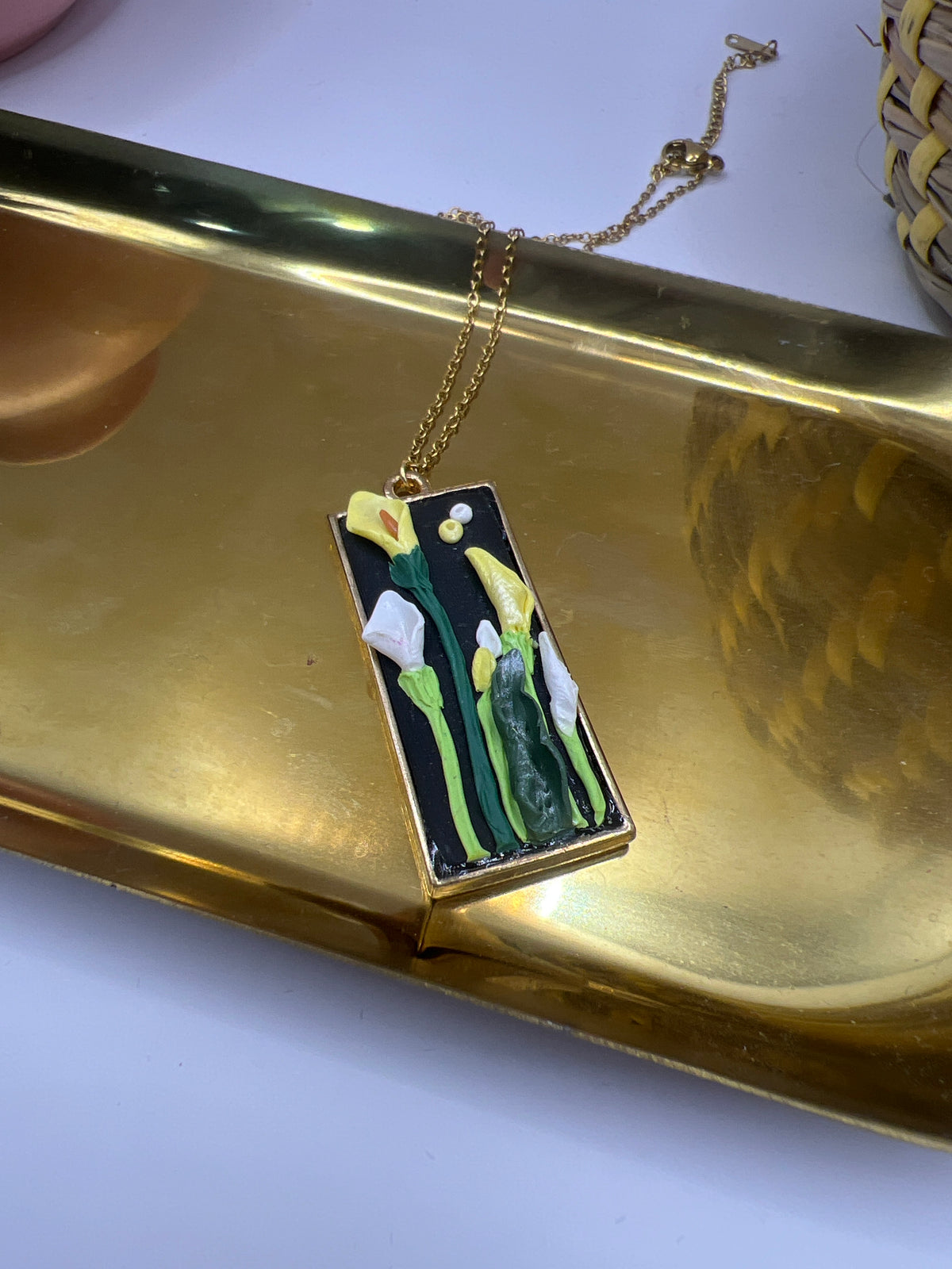 Green Scenery Frame Necklace 🌿💚