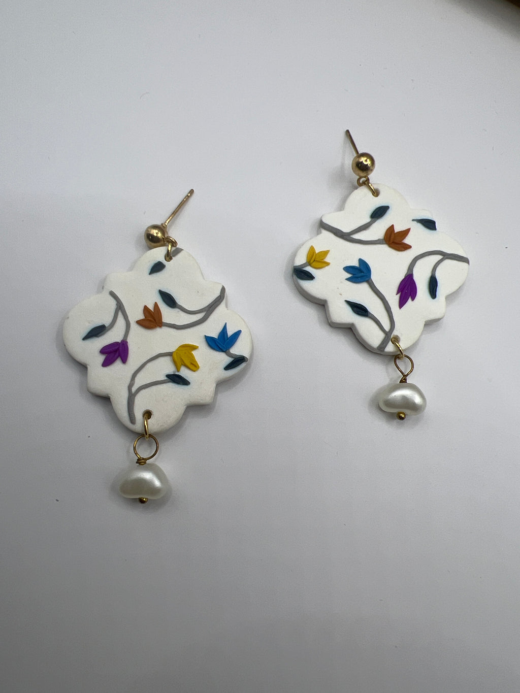 Vibrant Flower Frame Clay Earrings 🌸