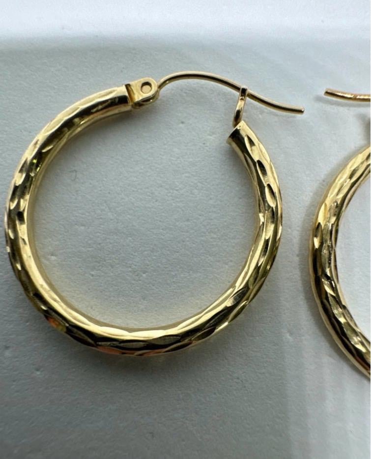 Classic textured hoop earrings