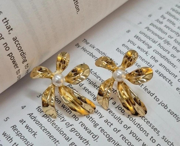 Intricate Filigree & Pearl studs Earrings