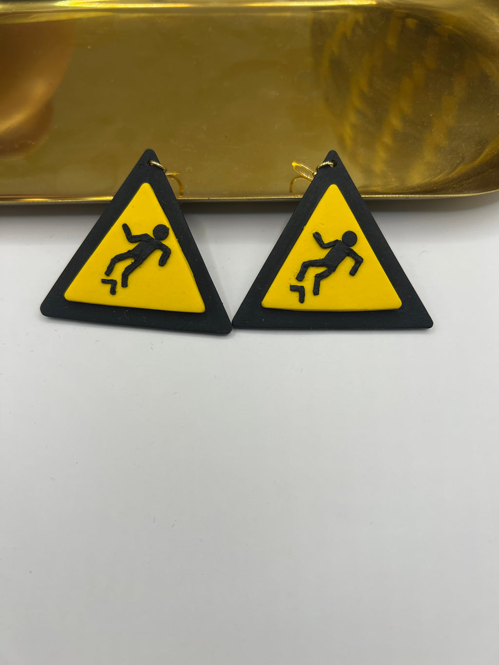 Road Sign Triangle Earrings �