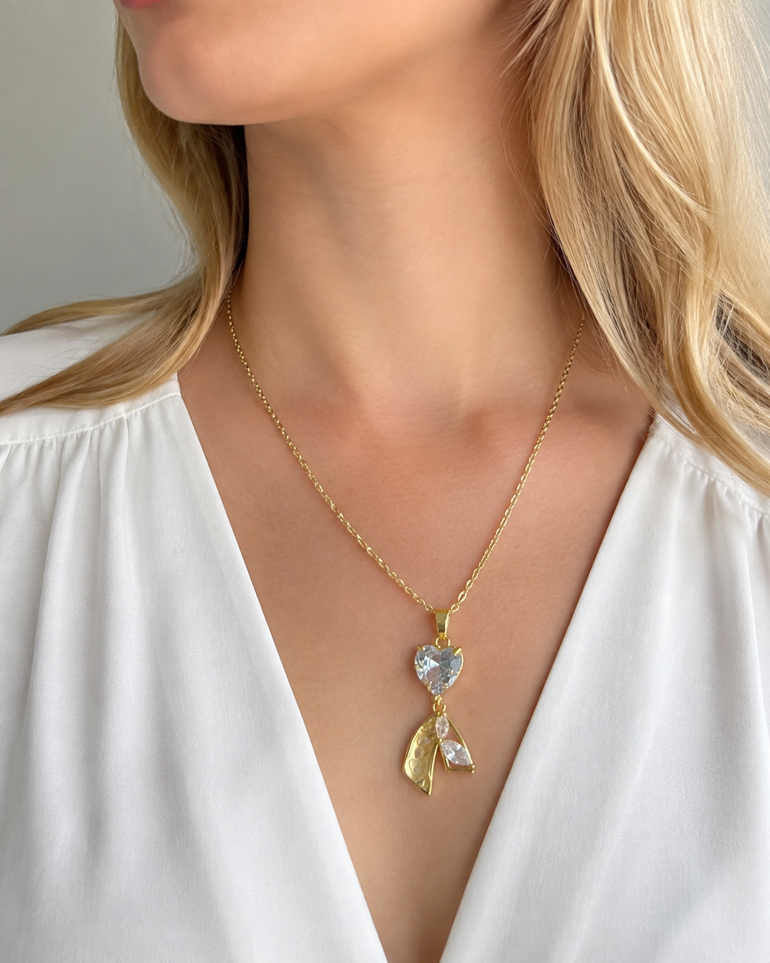 heart stone necklace golden