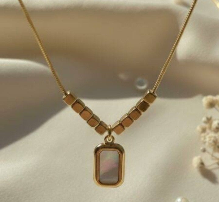 Minimalist brown stone with golden necklace