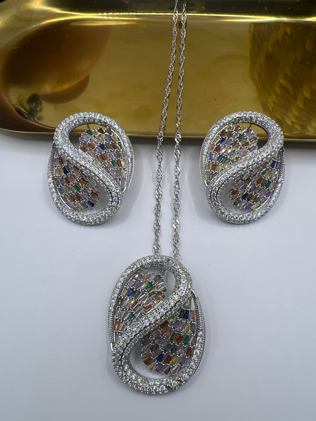 Silver coloured glass jewel set