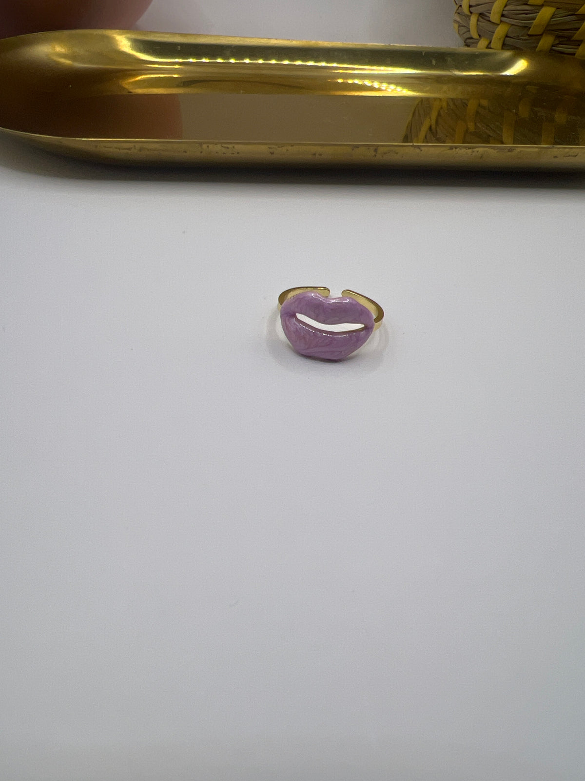 Glossy lips enamel finish ring
