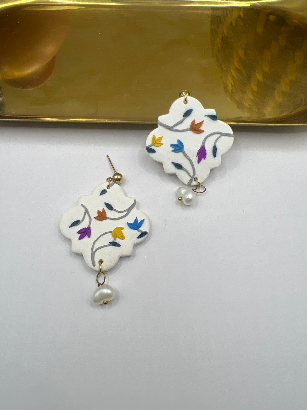 Vibrant Flower Frame Clay Earrings 🌸