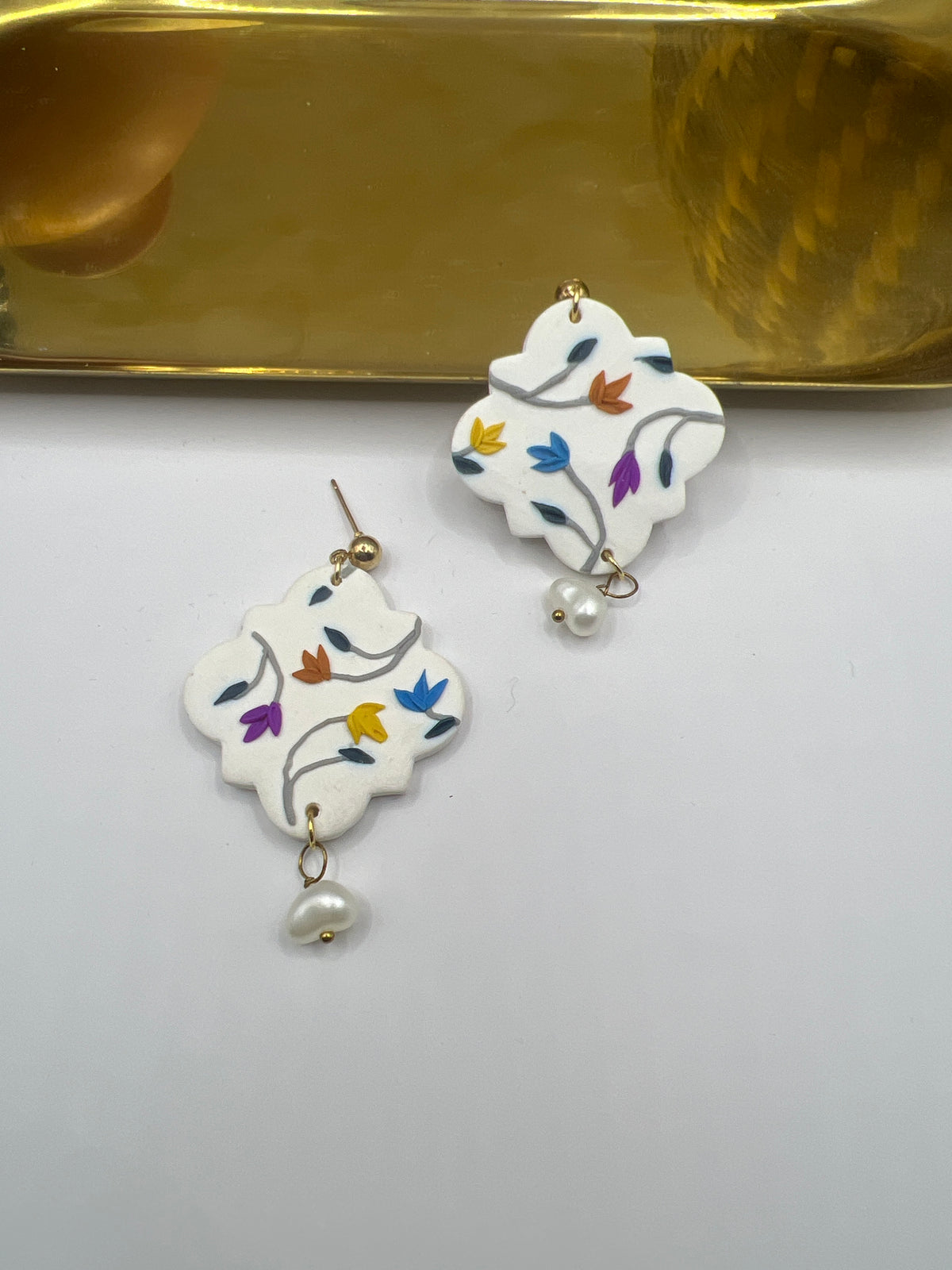 Vibrant Flower Frame Clay Earrings 🌸