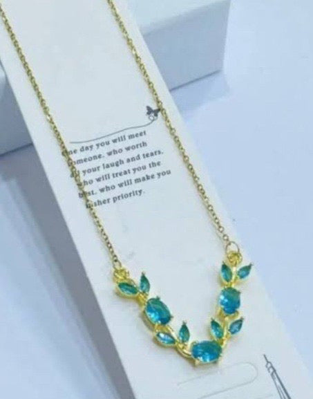 Leaf motif green gemstone necklace