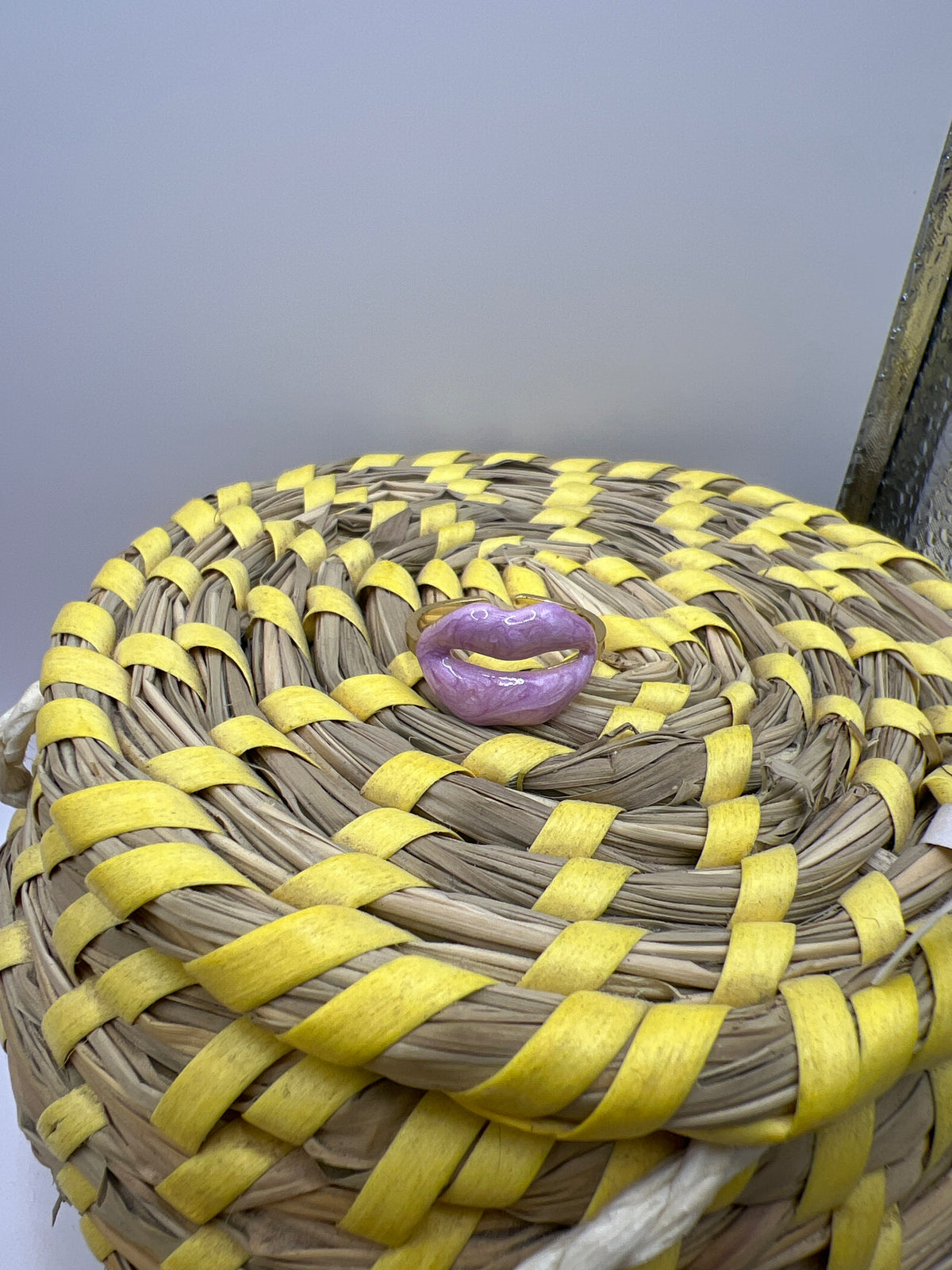 Glossy lips enamel finish ring