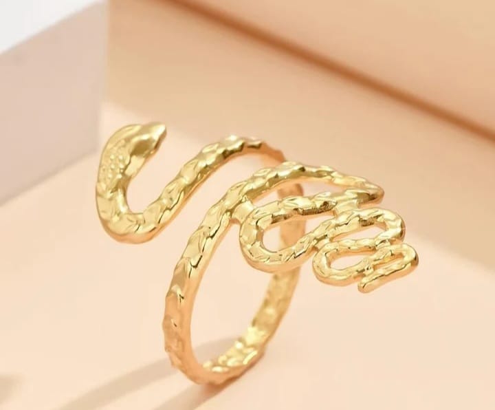 fine golden snake ring