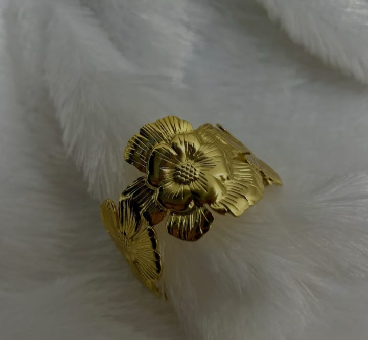 big flower ring