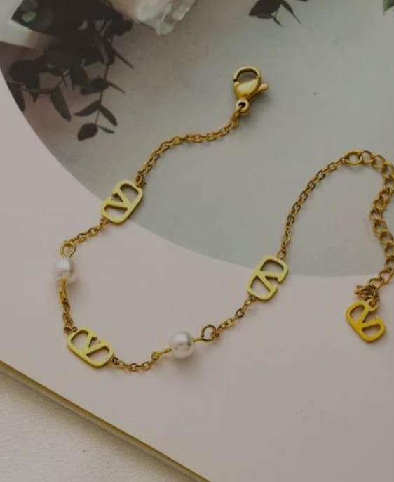 golden braclet
