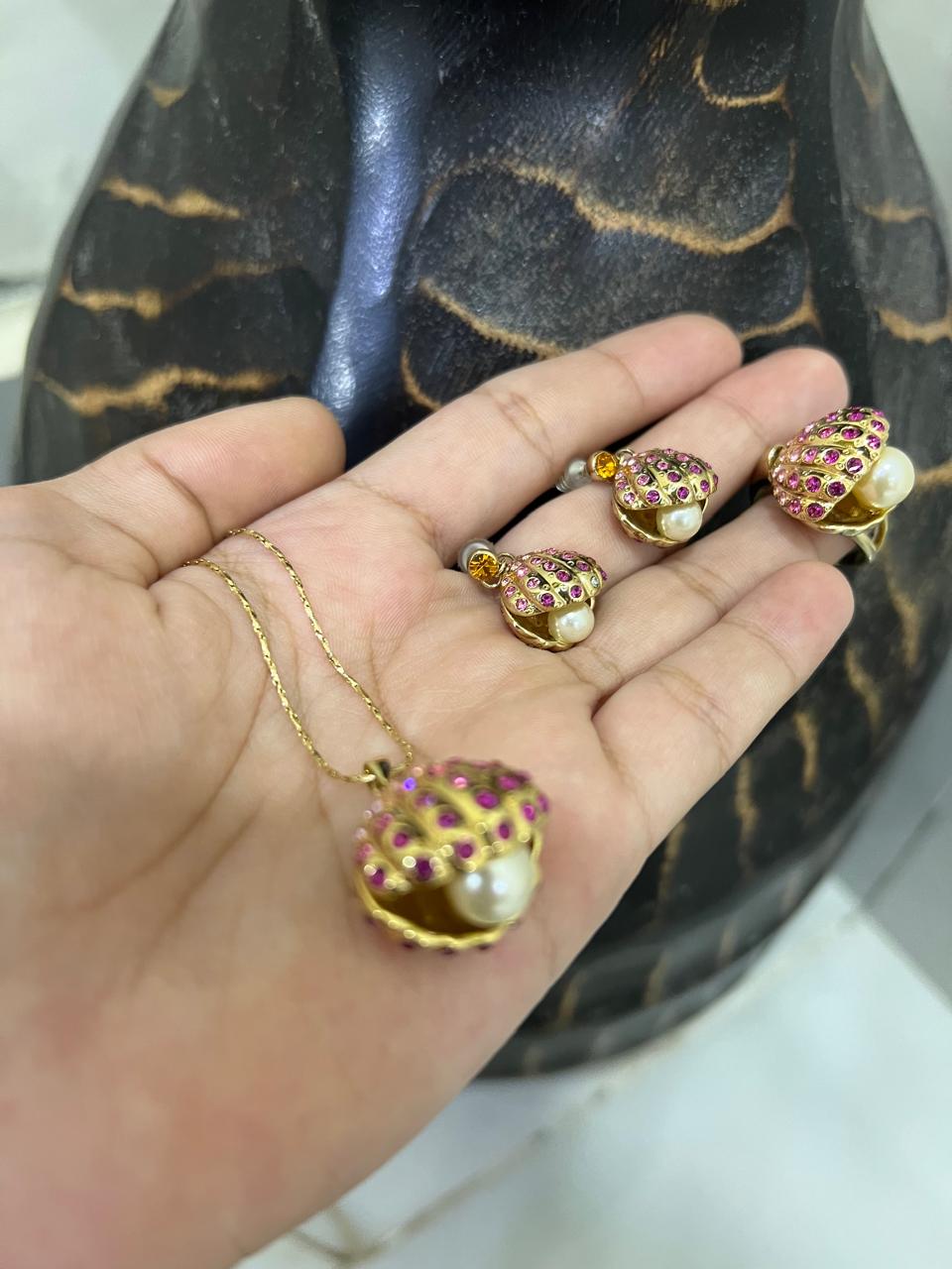 hot pink stone shell set