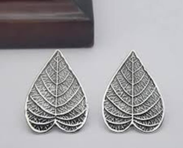 vintage black n silver leaf earings