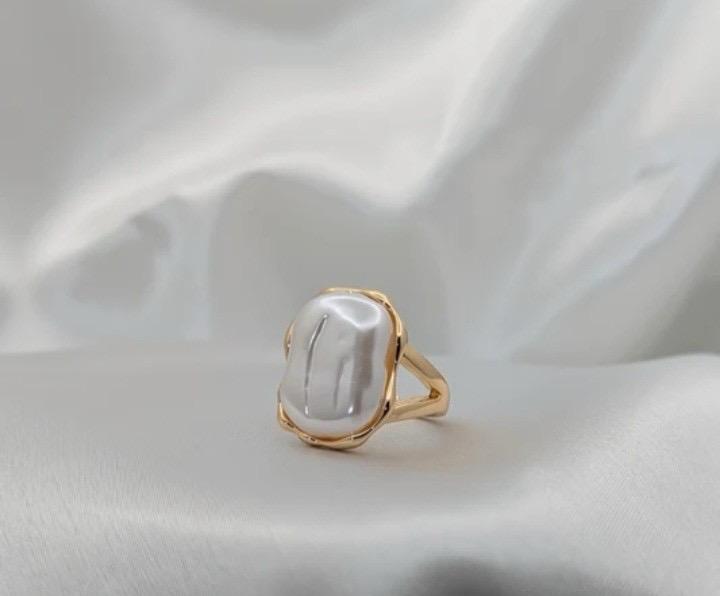 stone golden ring