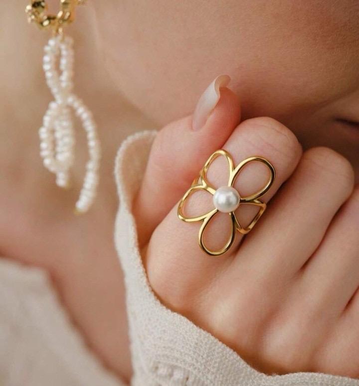 golden flower pearl ring