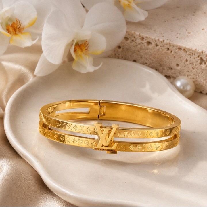 Gold Clover Crystal Disc Bangle