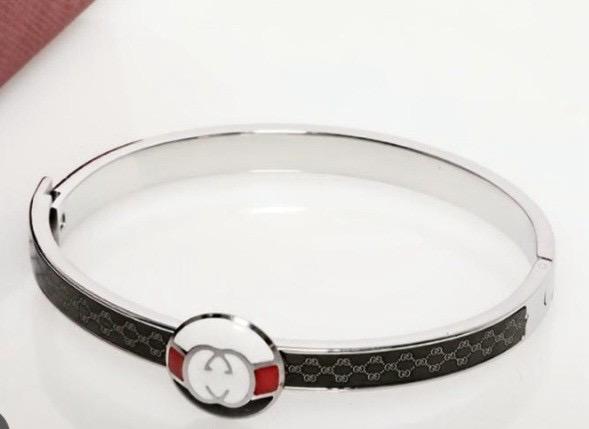 Rose Gold Crystal Circle Bangle