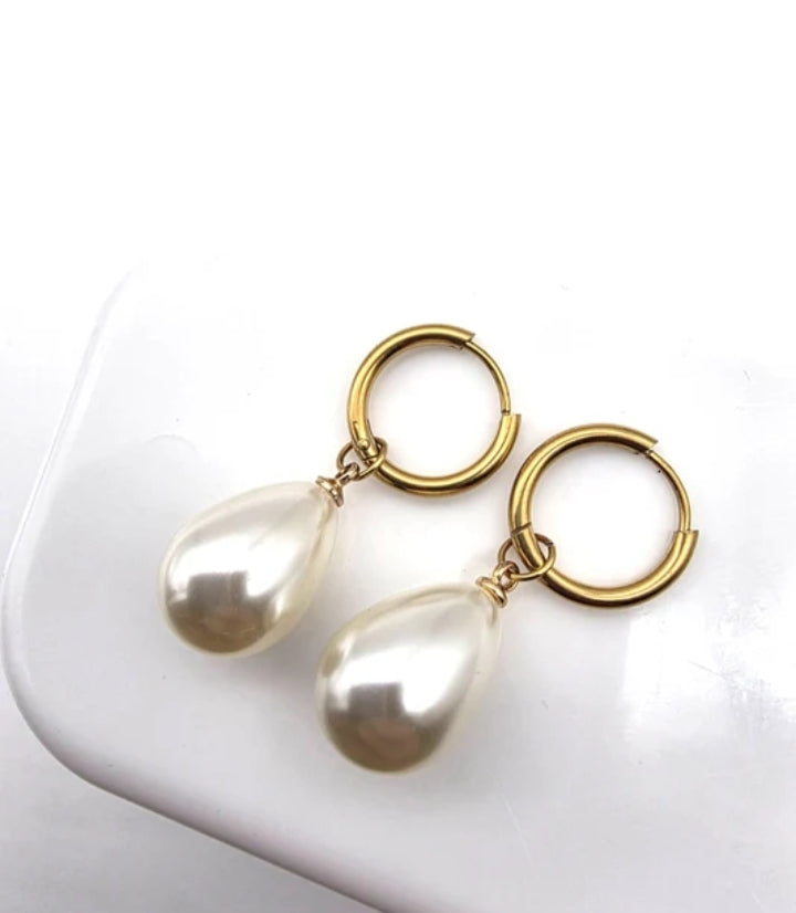 Drop Pearl Earring