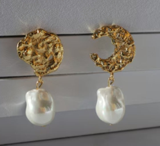 Gold Pearl Earring